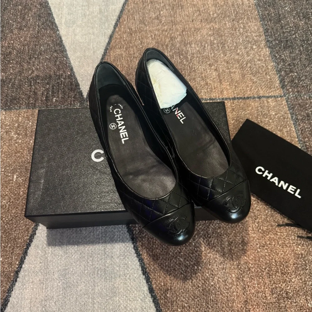 CHANEL Black Quilted Leather Ballet Flats